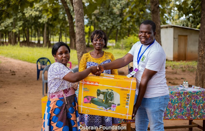 Donation of Sewing Machines to teenage mothers at Awudome Bame (7)_1